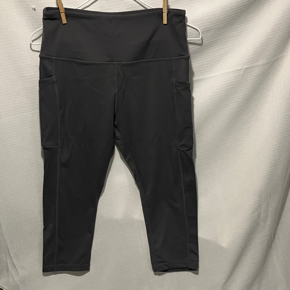 Women's Black Capris